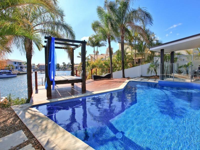 33 Sundance Way, Runaway Bay QLD 4216