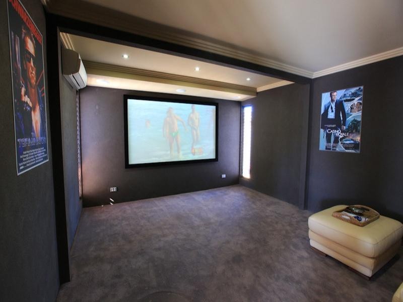 33 Sundance Way, Runaway Bay QLD 4216