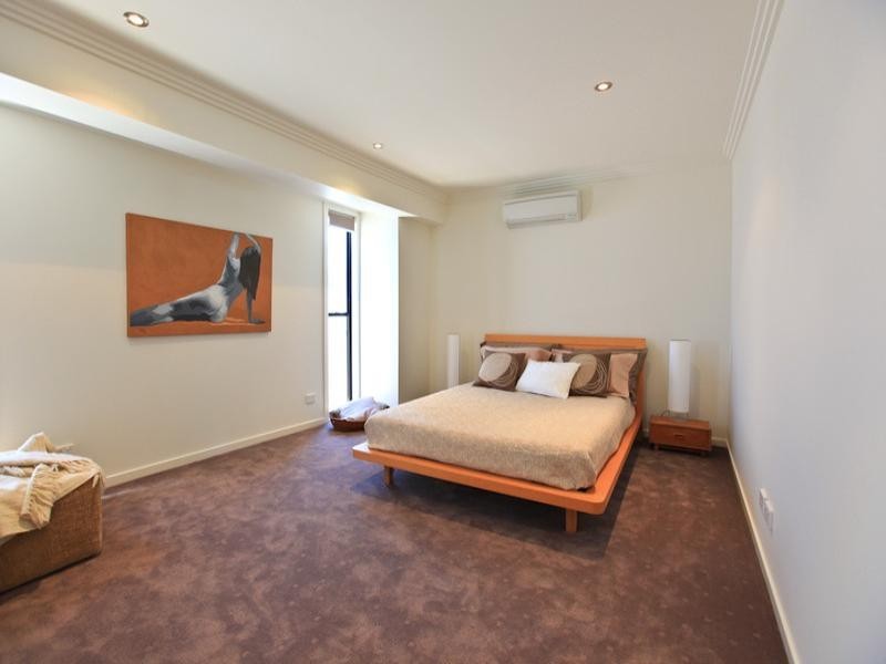 33 Sundance Way, Runaway Bay QLD 4216