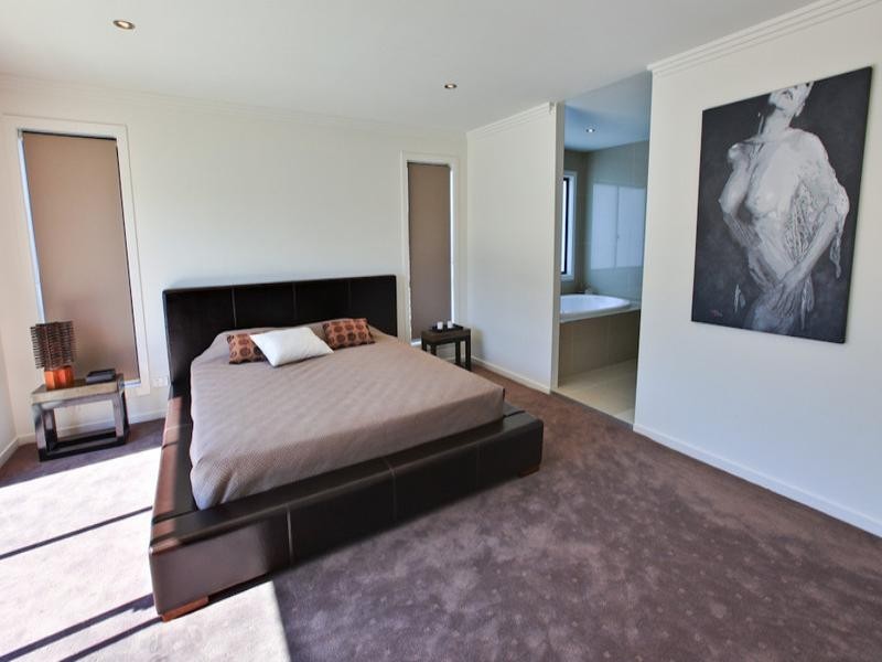 33 Sundance Way, Runaway Bay QLD 4216