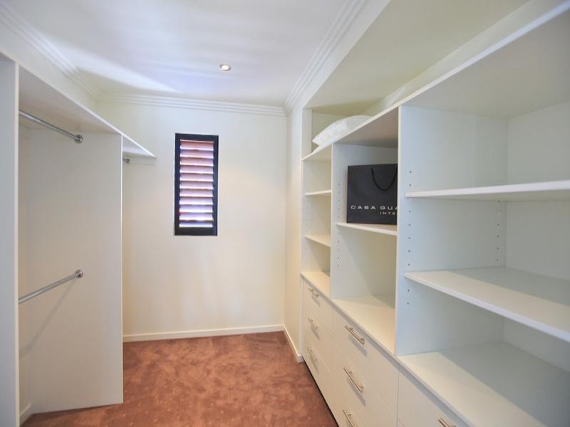 33 Sundance Way, Runaway Bay QLD 4216