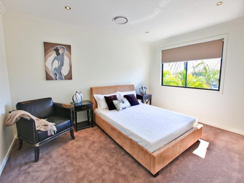 33 Sundance Way, Runaway Bay QLD 4216