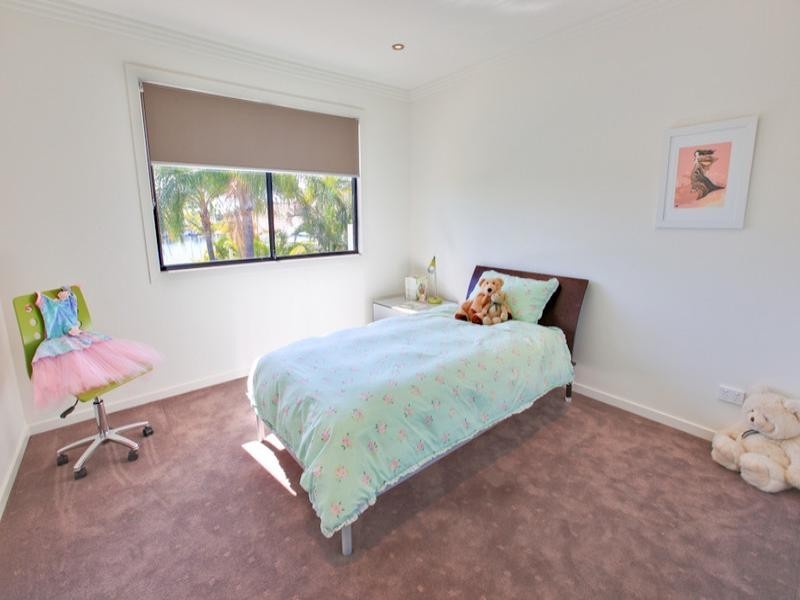 33 Sundance Way, Runaway Bay QLD 4216