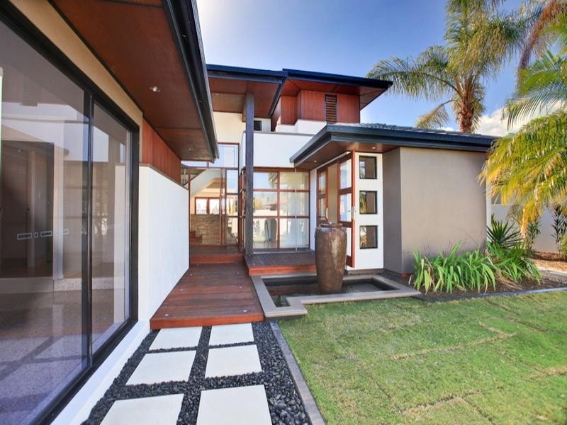 33 Sundance Way, Runaway Bay QLD 4216