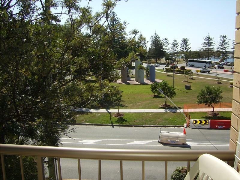 7/4 Broad Street, Labrador QLD 4215