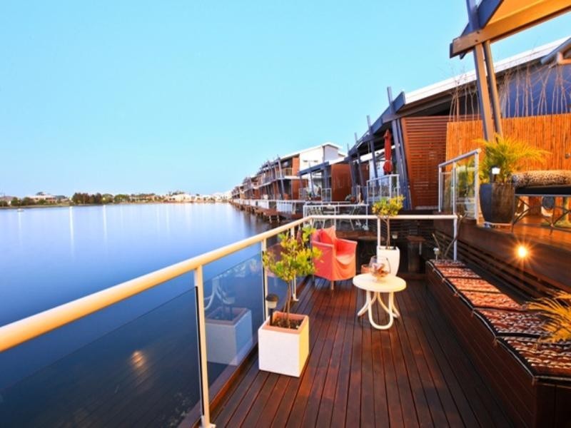 42/181 Lae Drive, Runaway Bay QLD 4216