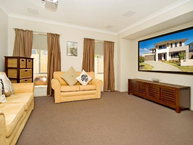 7 Edgewater Place, Hope Island QLD 4212