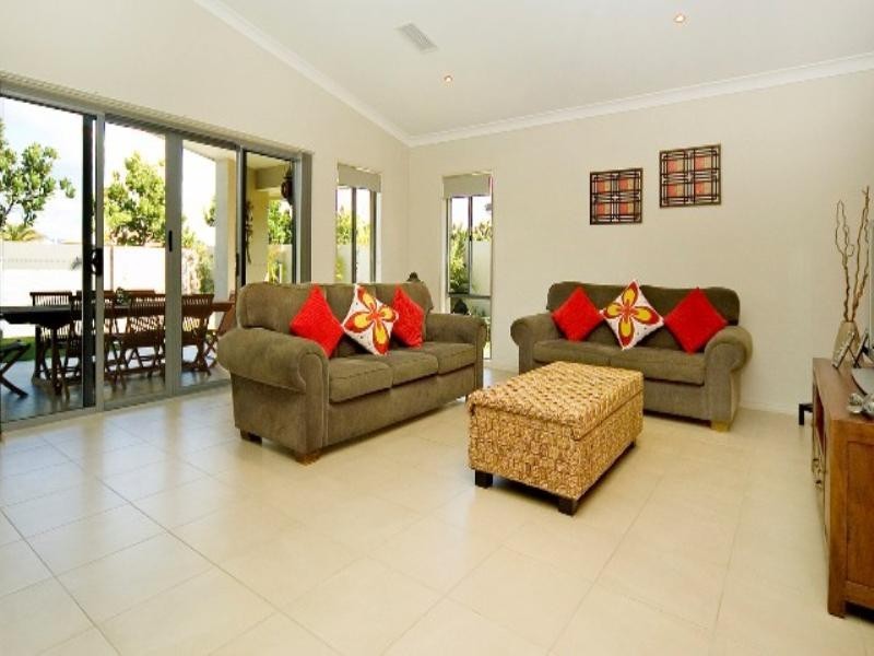 7 Edgewater Place, Hope Island QLD 4212