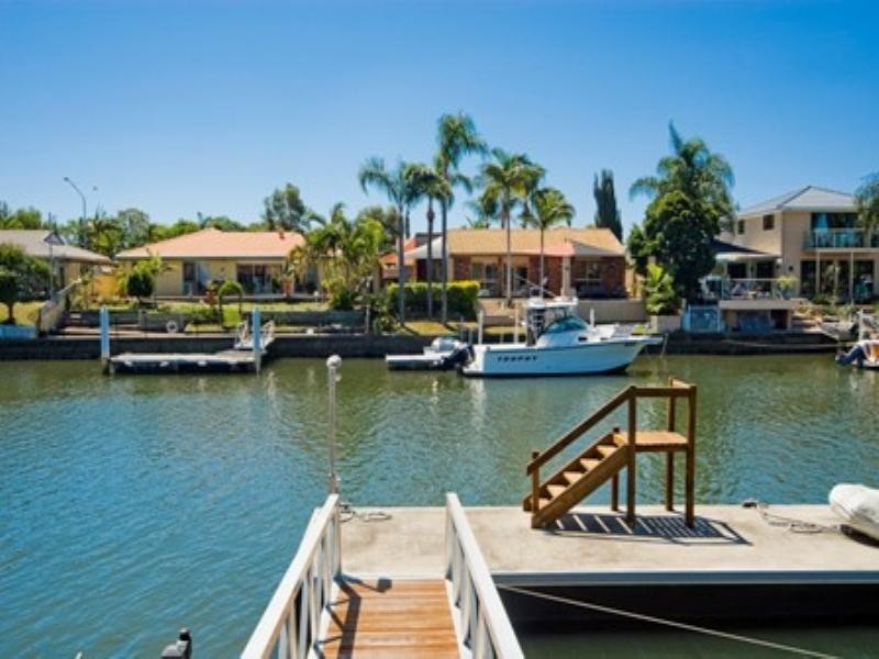 37 Pebble Beach Drive, Runaway Bay QLD 4216