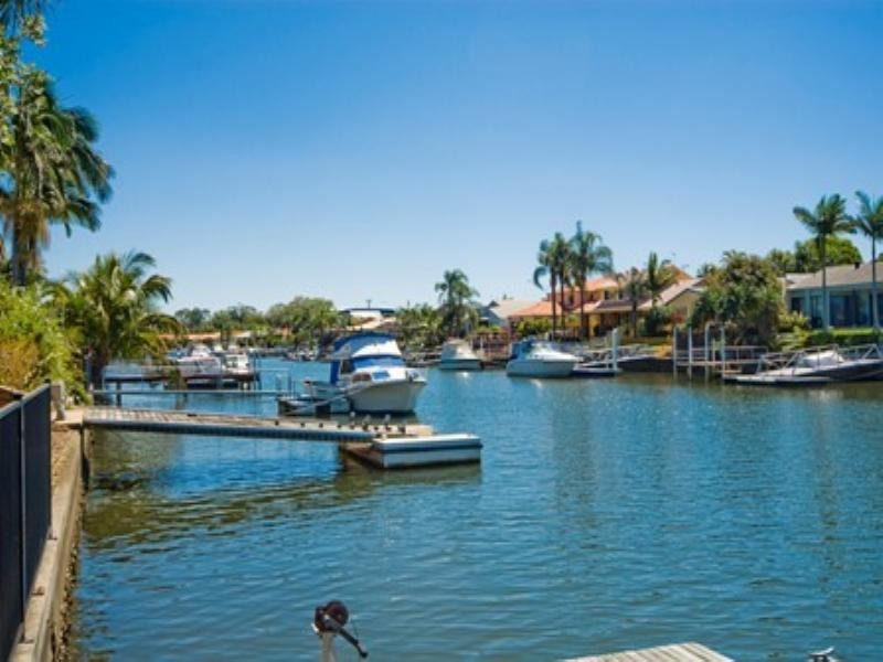 37 Pebble Beach Drive, Runaway Bay QLD 4216