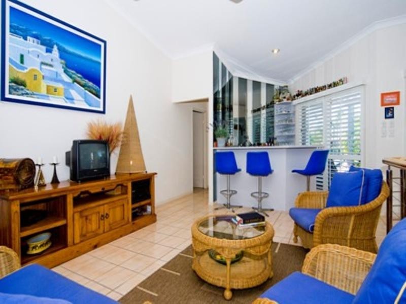 37 Pebble Beach Drive, Runaway Bay QLD 4216