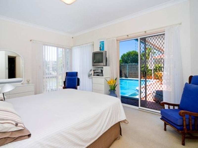 37 Pebble Beach Drive, Runaway Bay QLD 4216