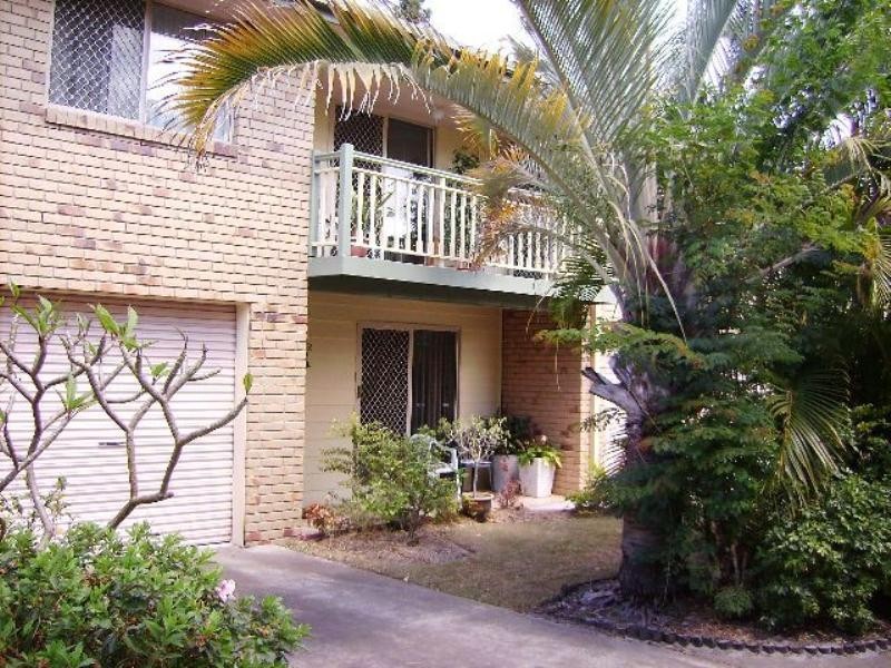 2/421 Oxley Drive, Runaway Bay QLD 4216