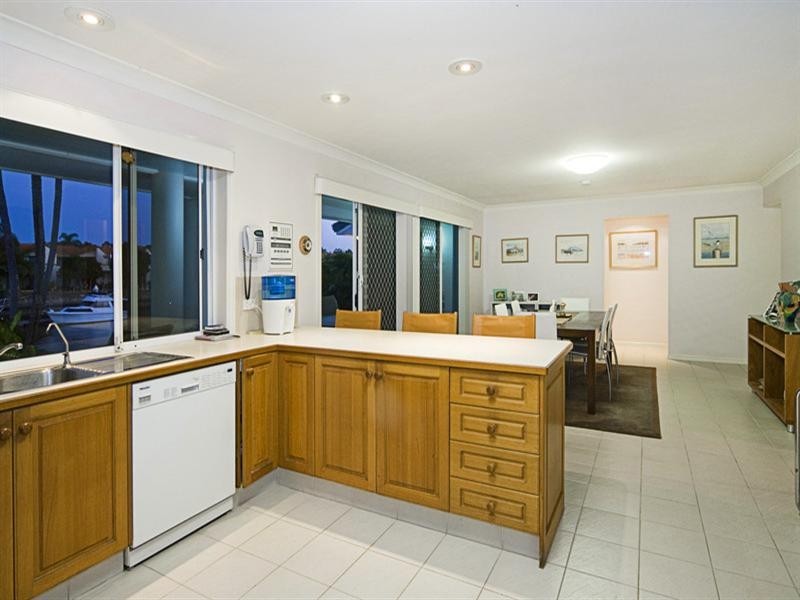 26 Sundance Way, Runaway Bay QLD 4216