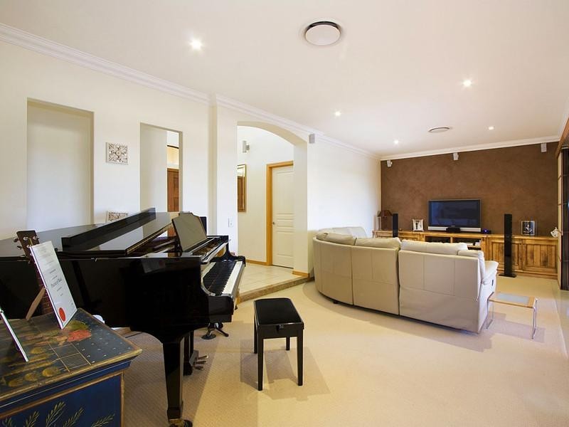 1 Pipers Point, Hope Island QLD 4212