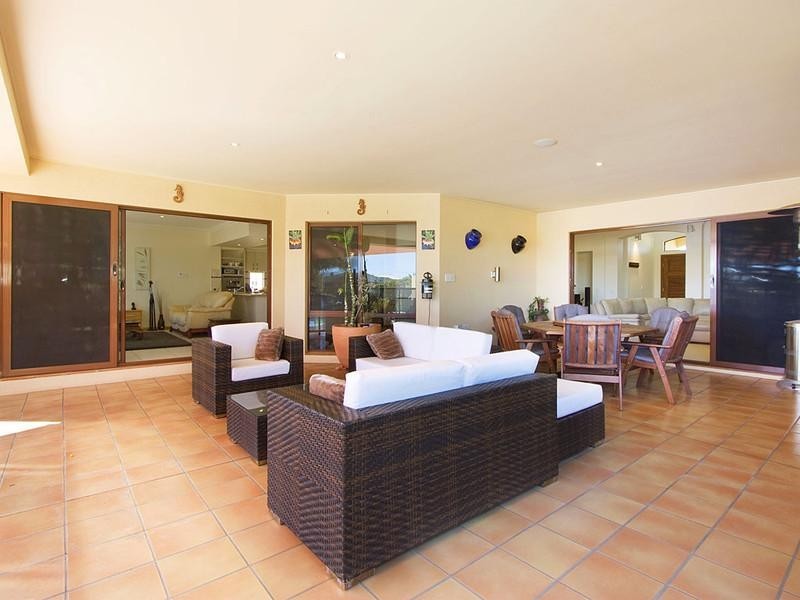 1 Pipers Point, Hope Island QLD 4212