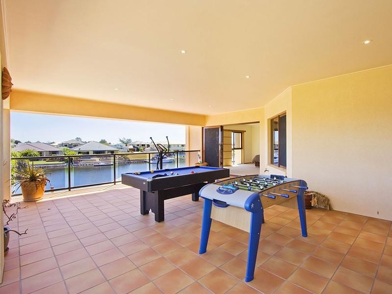 1 Pipers Point, Hope Island QLD 4212