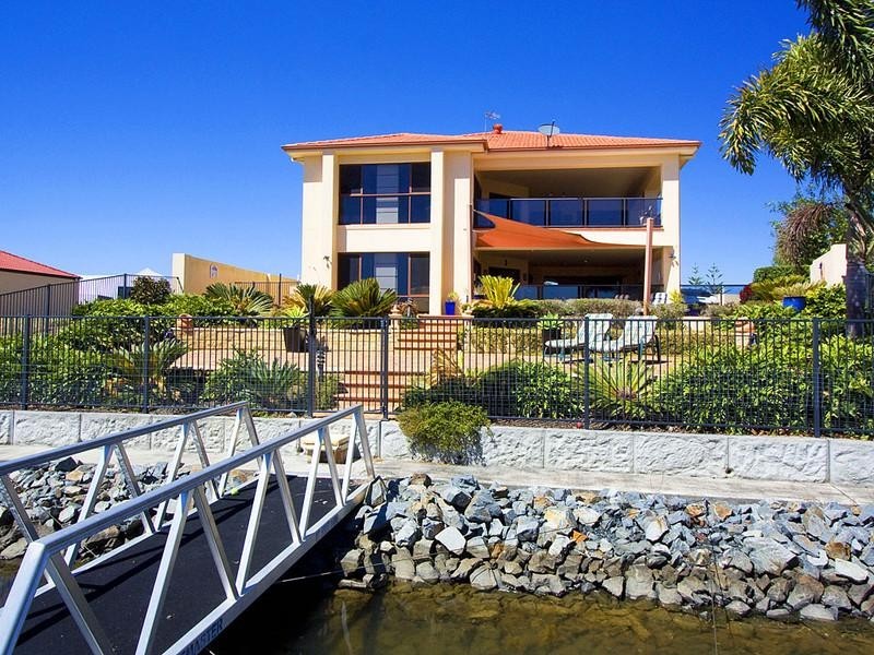 1 Pipers Point, Hope Island QLD 4212