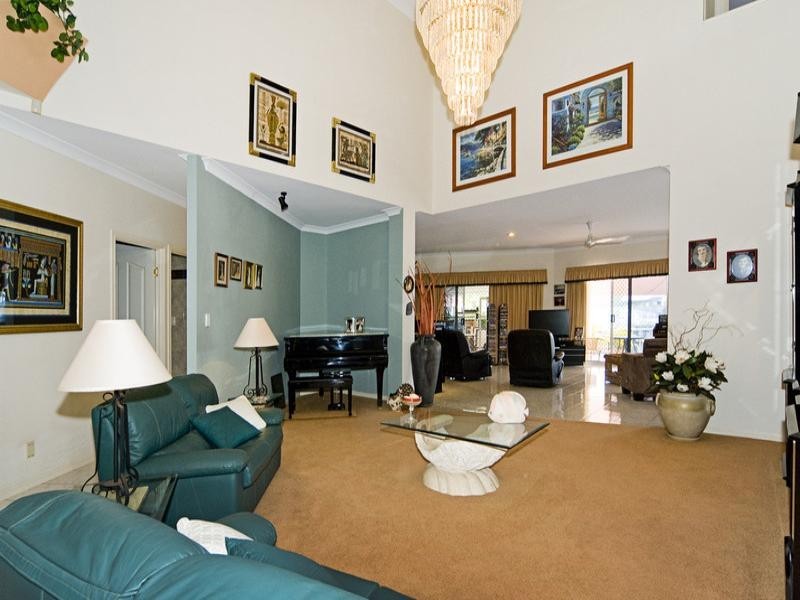 2 Sundance Way, Runaway Bay QLD 4216