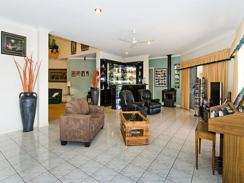 2 Sundance Way, Runaway Bay QLD 4216