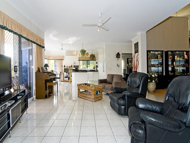 2 Sundance Way, Runaway Bay QLD 4216