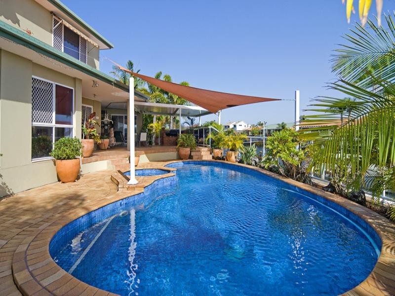 2 Sundance Way, Runaway Bay QLD 4216
