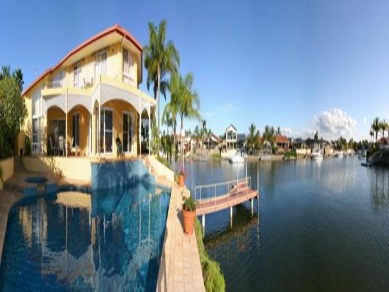 4 Pebble Beach Drive, Runaway Bay QLD 4216