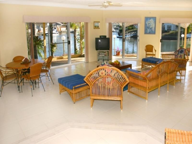 4 Pebble Beach Drive, Runaway Bay QLD 4216