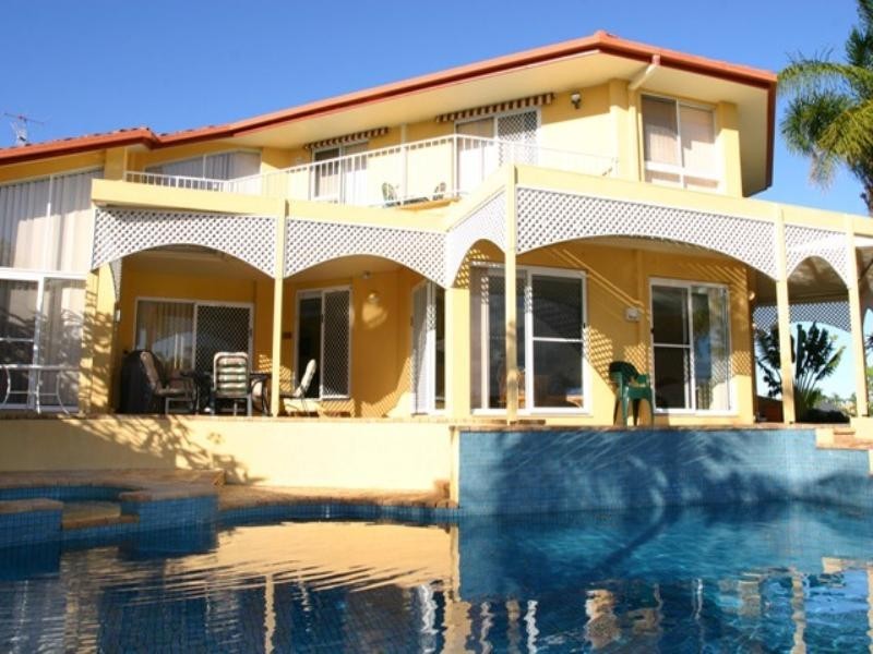 4 Pebble Beach Drive, Runaway Bay QLD 4216