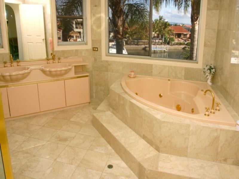 4 Pebble Beach Drive, Runaway Bay QLD 4216