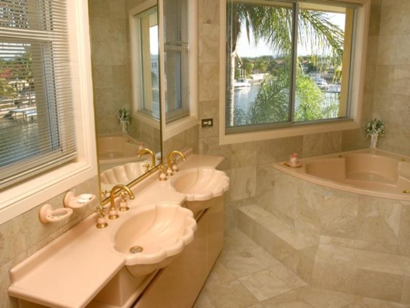 4 Pebble Beach Drive, Runaway Bay QLD 4216