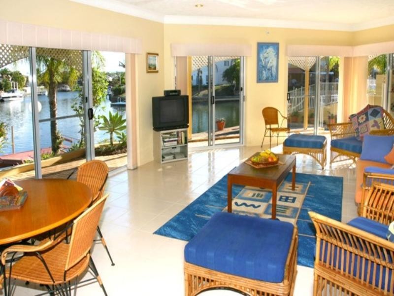 4 Pebble Beach Drive, Runaway Bay QLD 4216