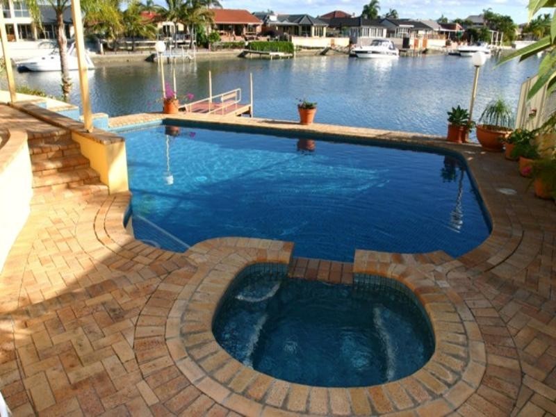 4 Pebble Beach Drive, Runaway Bay QLD 4216