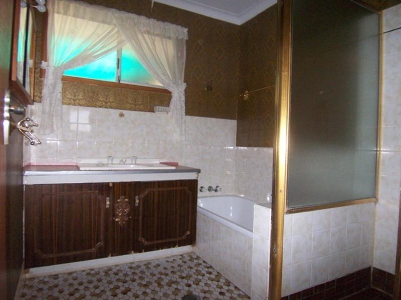 25 Ashgrove Avenue, Runaway Bay QLD 4216