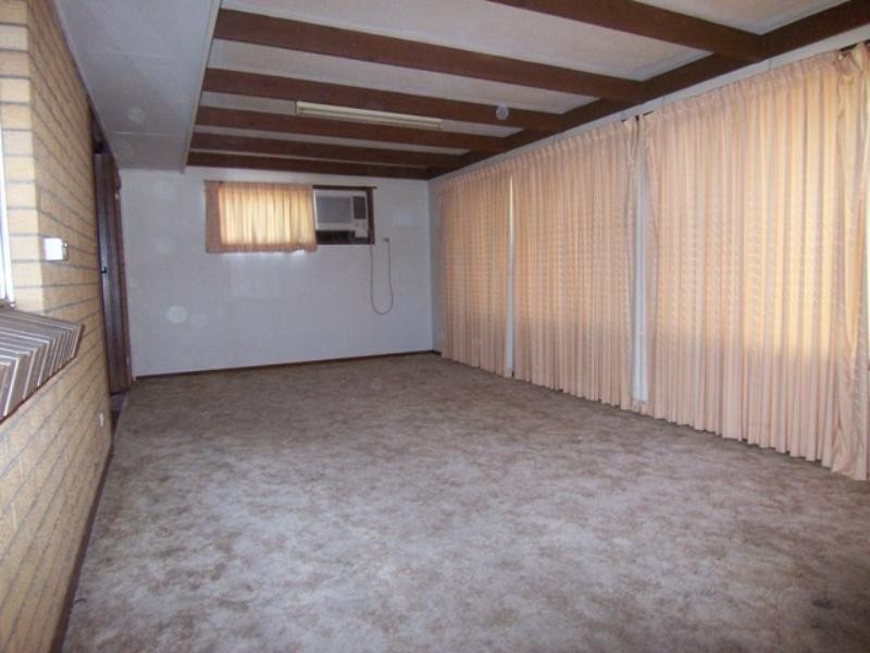 25 Ashgrove Avenue, Runaway Bay QLD 4216