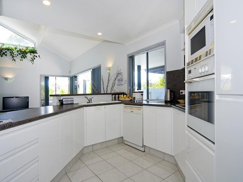 104 Sundance Way, Runaway Bay QLD 4216