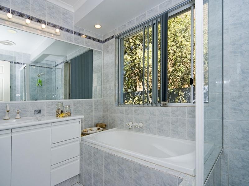 104 Sundance Way, Runaway Bay QLD 4216