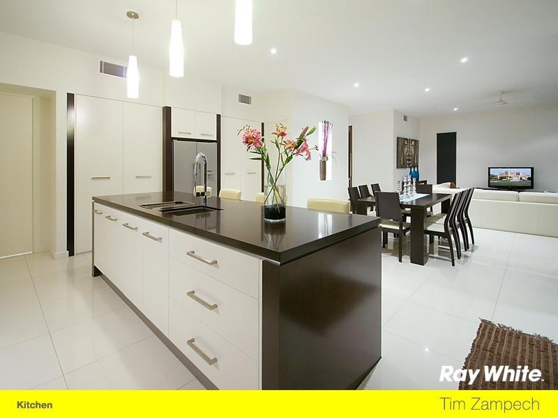 71 Compass Drive, Biggera Waters QLD 4216