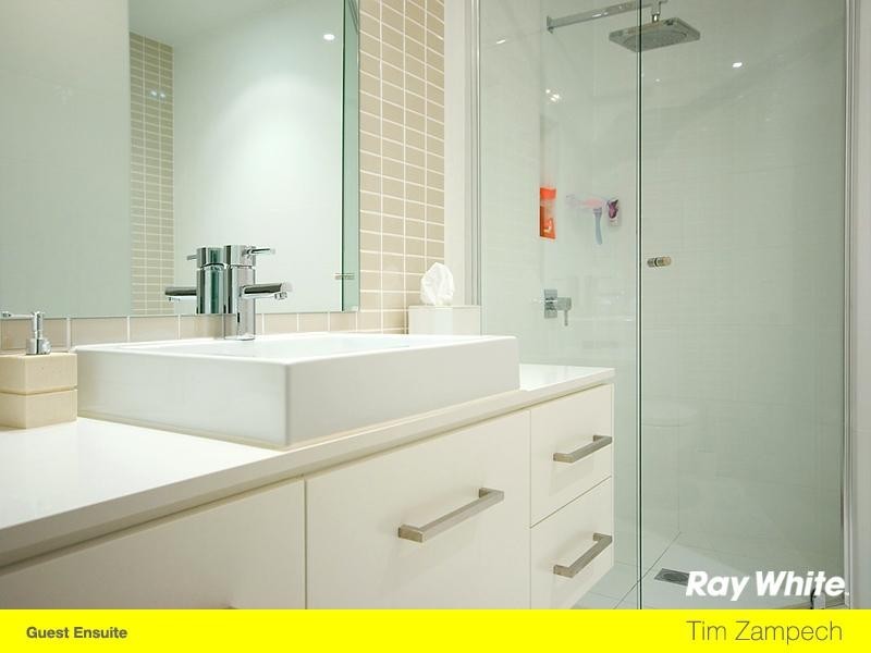 71 Compass Drive, Biggera Waters QLD 4216