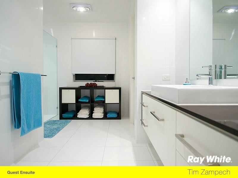 71 Compass Drive, Biggera Waters QLD 4216