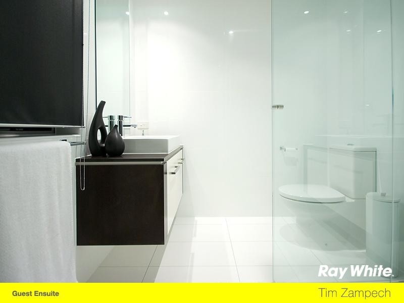 71 Compass Drive, Biggera Waters QLD 4216