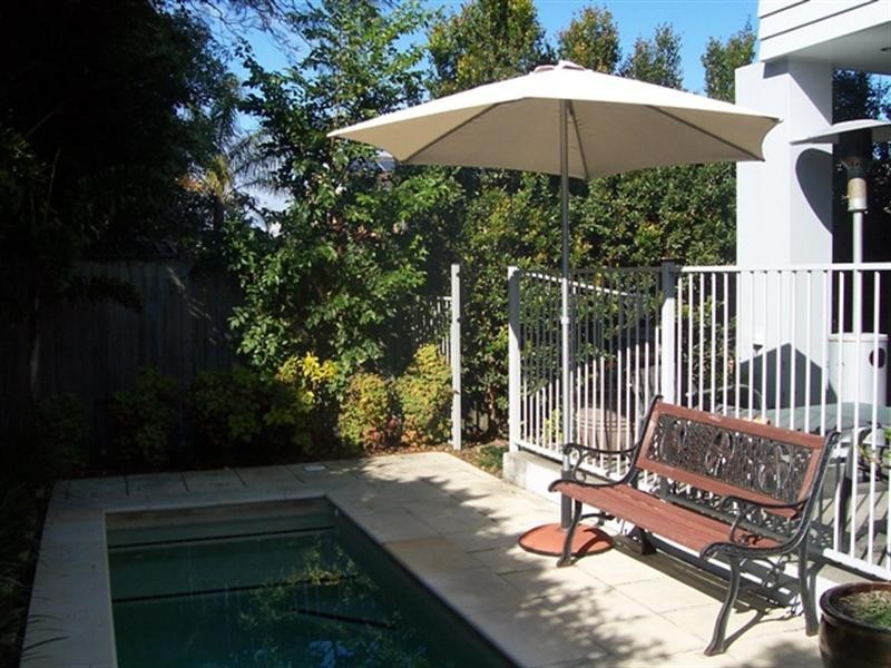 2/151 Bayview Street, Runaway Bay QLD 4216