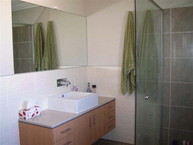 2/151 Bayview Street, Runaway Bay QLD 4216