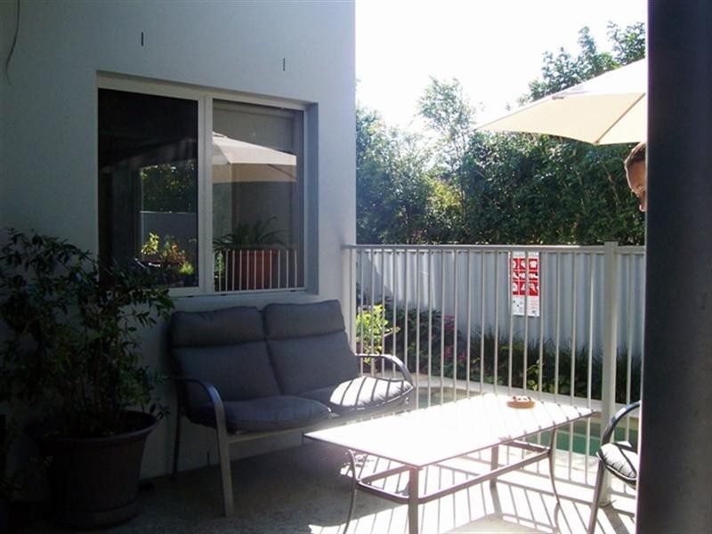 2/151 Bayview Street, Runaway Bay QLD 4216