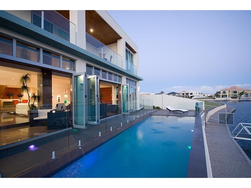 Paradise Point QLD 4216