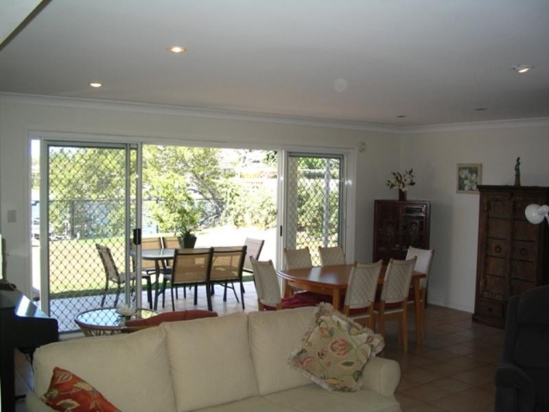 22 Vaggelas Crescent, Biggera Waters QLD 4216