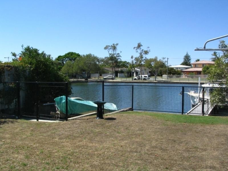 22 Vaggelas Crescent, Biggera Waters QLD 4216
