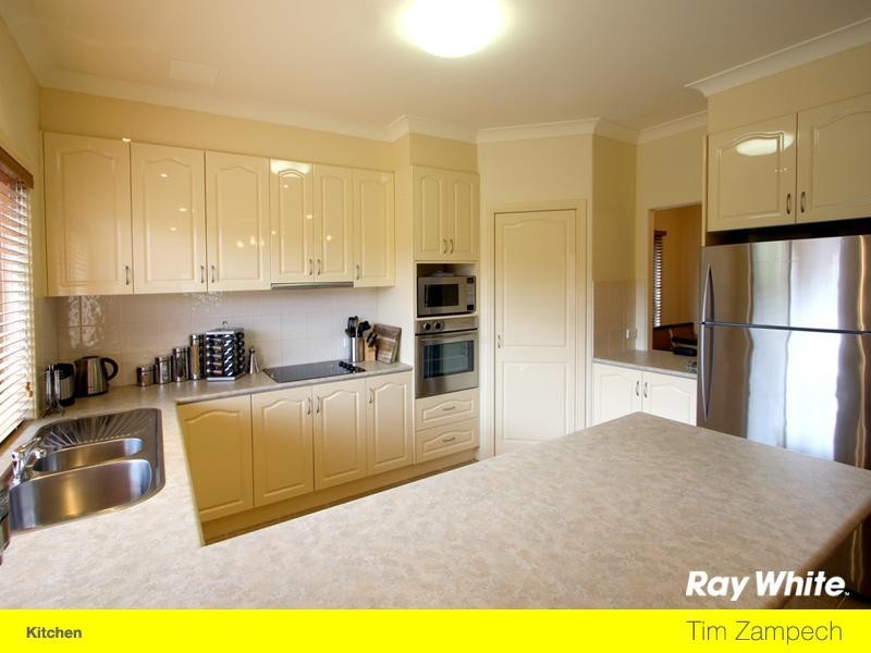 12 Orpington Court, Arundel QLD 4214