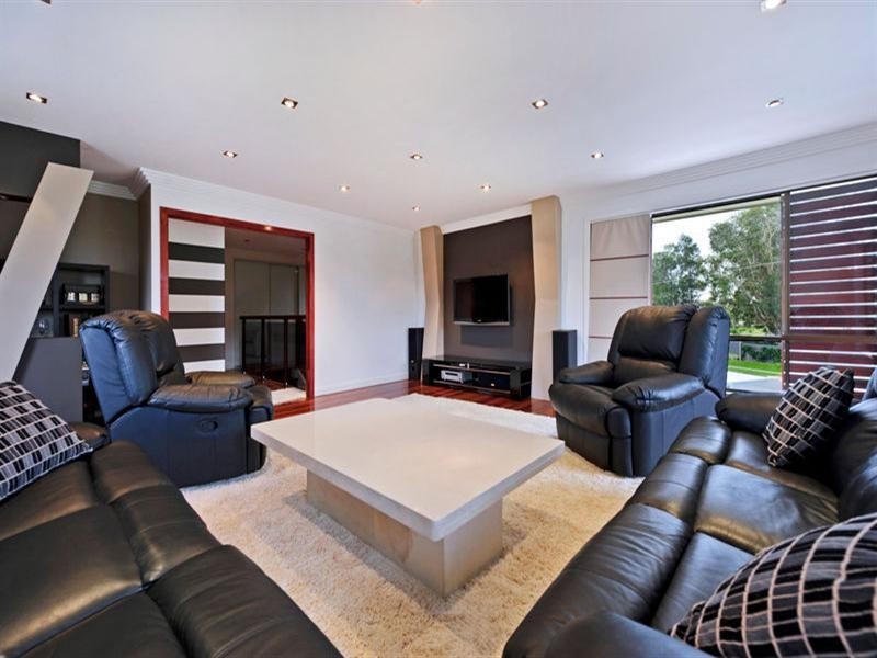 316 Bayview Street, Hollywell QLD 4216