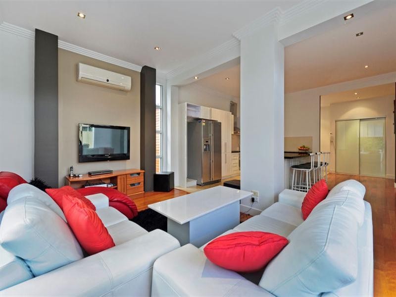 316 Bayview Street, Hollywell QLD 4216